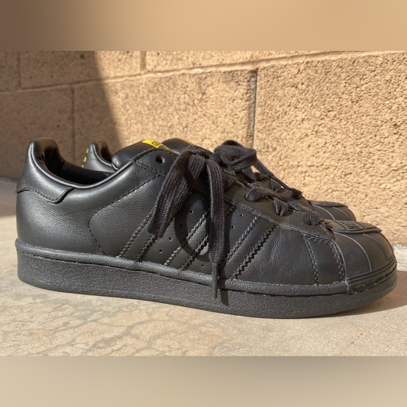 RARE NWOT Adidas Superstar x Pharrell Williams Sneakers in Black & Yellow - Picture 7 of 16